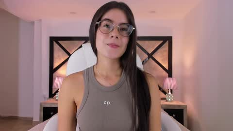 Snapshot of miasilverr chatting on 02/01/25, 12:18 Mia online show from 02/01/25, 12:18