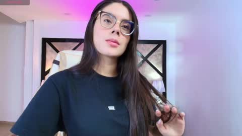 Snapshot of miasilverr chatting on 09/12/25, 08:31 Mia online show from 09/12/25, 08:31