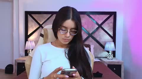 Snapshot of miasilverr chatting on 10/14/25, 07:25 Mia online show from 10/14/25, 07:25