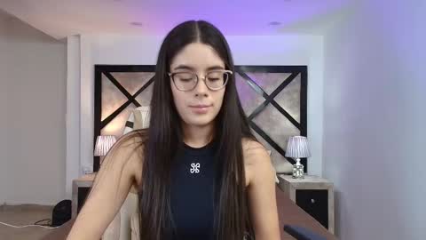 Snapshot of miasilverr chatting on 11/08/25, 08:07 Mia online show from 11/08/25, 08:07