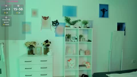 Mia online show from 10/02/25, 04:41