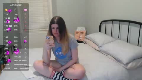 Snapshot of miawallace__ chatting on 02/08/25, 08:42 Mia online show from 02/08/25, 08:42