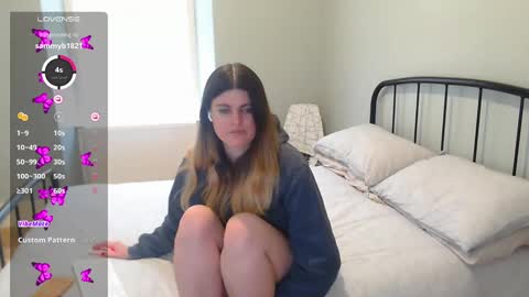 Snapshot of miawallace__ chatting on 02/19/25, 01:39 Mia online show from 02/19/25, 01:39