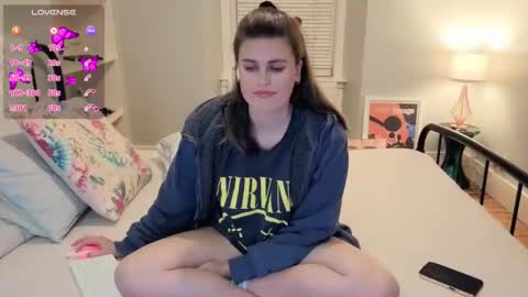 Snapshot of miawallace__ chatting on 10/16/25, 09:27 Mia online show from 10/16/25, 09:27