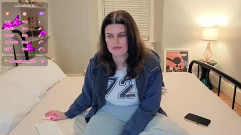 Snapshot of miawallace__ chatting on 10/25/25, 10:37 Mia online show from 10/25/25, 10:37