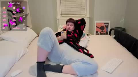 Snapshot of miawallace__ chatting on 11/01/25, 11:18 Mia online show from 11/01/25, 11:18