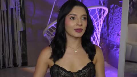 Snapshot of miawithe chatting on 10/05/25, 12:53 mia online show from 10/05/25, 12:53
