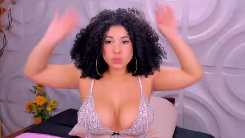 Snapshot of miawoderfull chatting on 01/06/25, 06:36 Mia online show from 01/06/25, 06:36