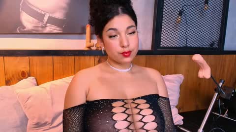 Snapshot of miawoderfull chatting on 01/31/25, 03:00 Mia online show from 01/31/25, 03:00