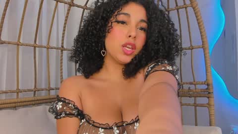 Snapshot of miawoderfull chatting on 02/05/25, 04:06 Mia online show from 02/05/25, 04:06