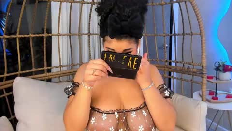Snapshot of miawoderfull chatting on 02/19/25, 10:12 Mia online show from 02/19/25, 10:12