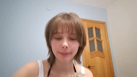 Snapshot of micasulejmanovski chatting on 10/13/25, 05:35 Luna online show from 10/13/25, 05:35