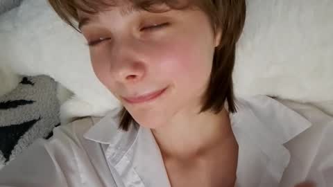 Snapshot of micasulejmanovski chatting on 10/16/25, 05:25 Luna online show from 10/16/25, 05:25