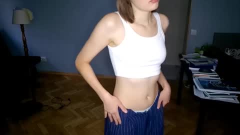 Snapshot of micasulejmanovski chatting on 10/23/25, 01:54 Luna online show from 10/23/25, 01:54