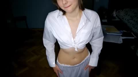 Snapshot of micasulejmanovski chatting on 10/31/25, 04:30 Luna online show from 10/31/25, 04:30