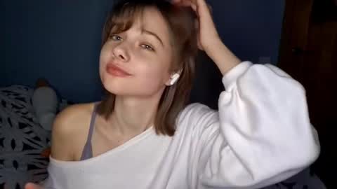 Snapshot of micasulejmanovski chatting on 11/11/25, 04:18 Luna online show from 11/11/25, 04:18