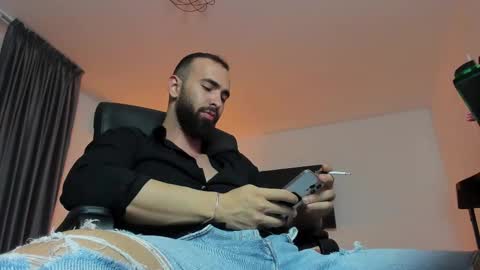 Snapshot of michaelevansx chatting on 02/20/25, 12:30 MichaelEvansx online show from 02/20/25, 12:30