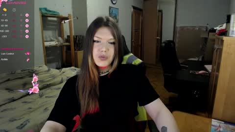 Snapshot of micheledoll chatting on 12/06/24, 10:16 MicheleDoll online show from 12/06/24, 10:16