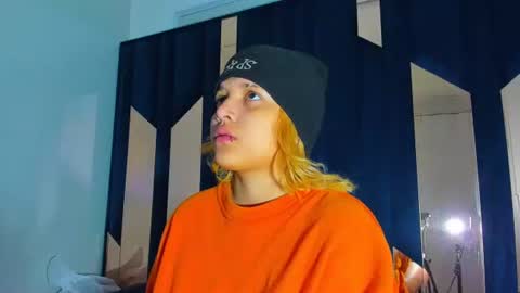 michell_rs online show from 10/06/25, 04:54