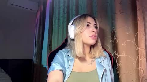 Snapshot of michellcrumpacker chatting on 11/03/25, 06:53 michellcrumpacker online show from 11/03/25, 06:53