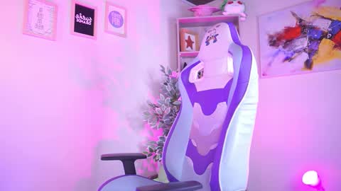 MICHELLE CHANG online show from 11/20/25, 06:18