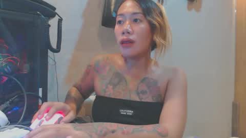 Snapshot of michelle_ux chatting on 11/17/25, 07:03 michelle_ux online show from 11/17/25, 07:03