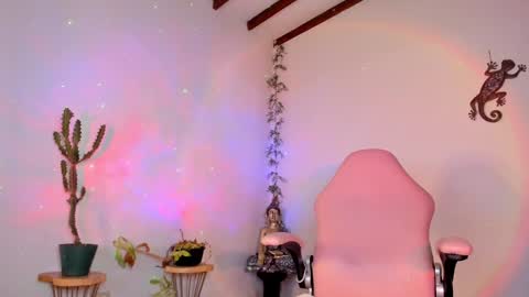 Snapshot of michelleastro chatting on 12/31/24, 10:37 Michelle Ramirez online show from 12/31/24, 10:37