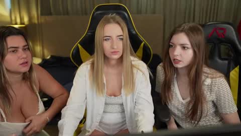 Snapshot of michelleinlove4u chatting on 02/15/25, 12:11 Michelle online show from 02/15/25, 12:11