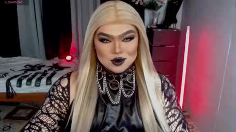 Snapshot of michellevixen921 chatting on 09/22/25, 05:26 Michelle online show from 09/22/25, 05:26