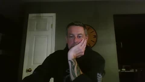 Snapshot of mick090470 chatting on 10/14/25, 01:50 mick090470 online show from 10/14/25, 01:50
