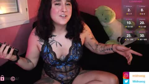 Snapshot of midnaxsg chatting on 11/22/25, 02:27 Midna online show from 11/22/25, 02:27