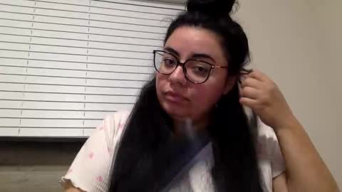 Snapshot of midnightbruja111 chatting on 10/19/25, 03:18 midnightbruja111 online show from 10/19/25, 03:18