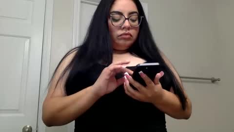 Snapshot of midnightbruja111 chatting on 10/26/25, 04:29 midnightbruja111 online show from 10/26/25, 04:29