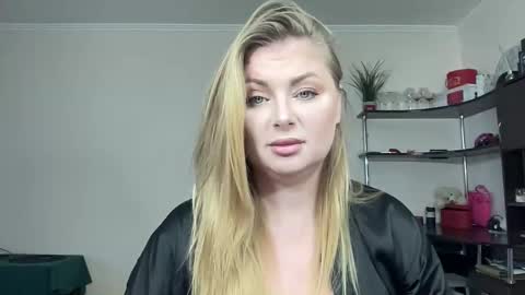 Snapshot of midnightsirena chatting on 11/24/25, 10:48 Sofa online show from 11/24/25, 10:48