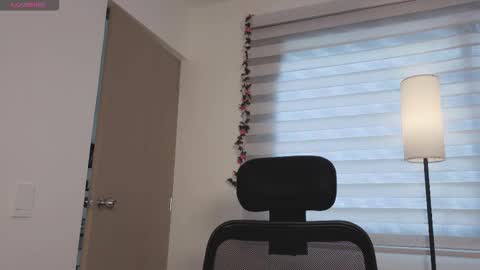 midori__san online show from 10/19/25, 04:18