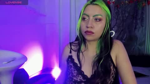 Snapshot of midory_ chatting on 10/12/25, 01:04 midory_ online show from 10/12/25, 01:04