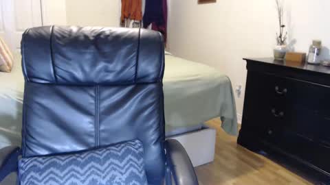 Snapshot of midsummernightsdream chatting on 12/29/24, 11:08 MidsummerNightsDream online show from 12/29/24, 11:08