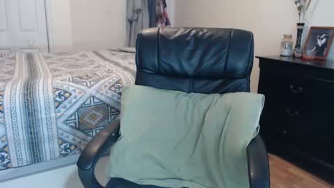 Snapshot of midsummernightsdream chatting on 03/04/25, 07:43 MidsummerNightsDream online show from 03/04/25, 07:43