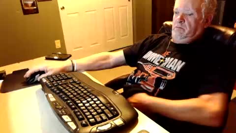 midwestdad09 online show from 10/15/25, 08:47