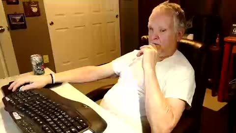 midwestdad09 online show from 10/15/25, 09:59