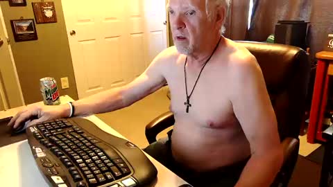 midwestdad09 online show from 10/16/25, 02:29