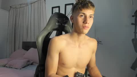 Snapshot of miguel_hz chatting on 01/23/25, 12:14 Miguel Hernandez online show from 01/23/25, 12:14