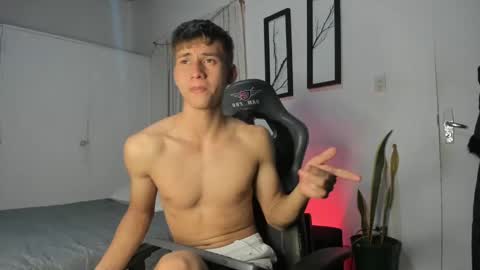 Snapshot of miguel_hz chatting on 02/07/25, 12:42 Miguel Hernandez online show from 02/07/25, 12:42