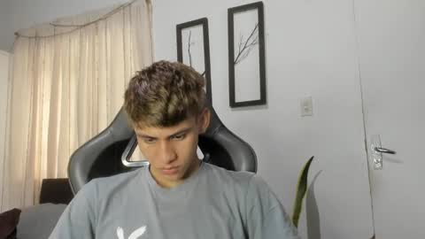 Snapshot of miguel_hz chatting on 02/19/25, 03:27 Miguel Hernandez online show from 02/19/25, 03:27
