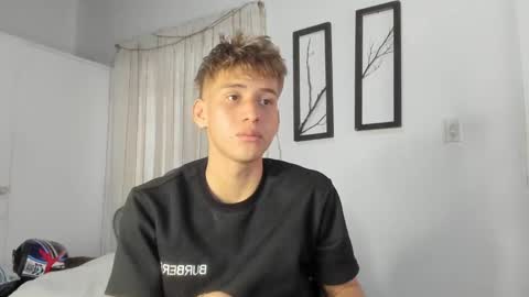 Snapshot of miguel_hz chatting on 02/27/25, 04:32 Miguel Hernandez online show from 02/27/25, 04:32