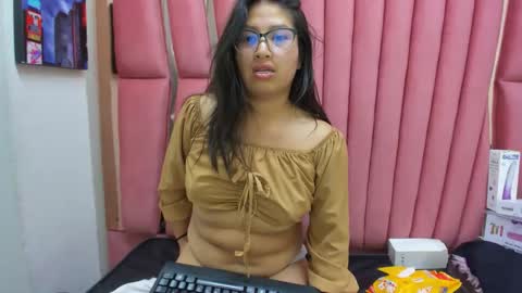 Snapshot of miha_smith chatting on 11/20/25, 04:01 Miha online show from 11/20/25, 04:01