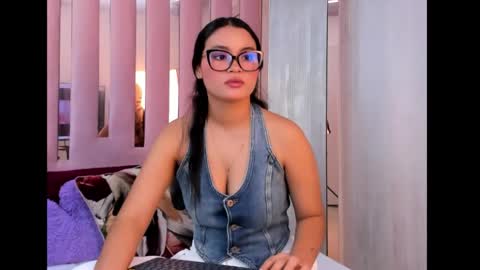 Mia  online show from 10/13/25, 11:10