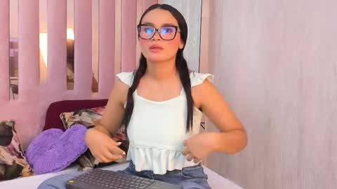 Mia  online show from 10/14/25, 10:38