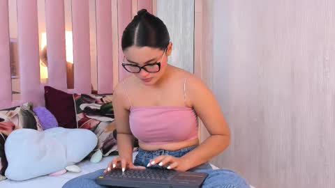 Mia  online show from 10/17/25, 10:29