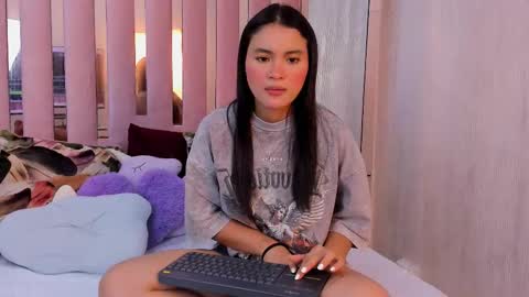 Mia  online show from 11/03/25, 02:18